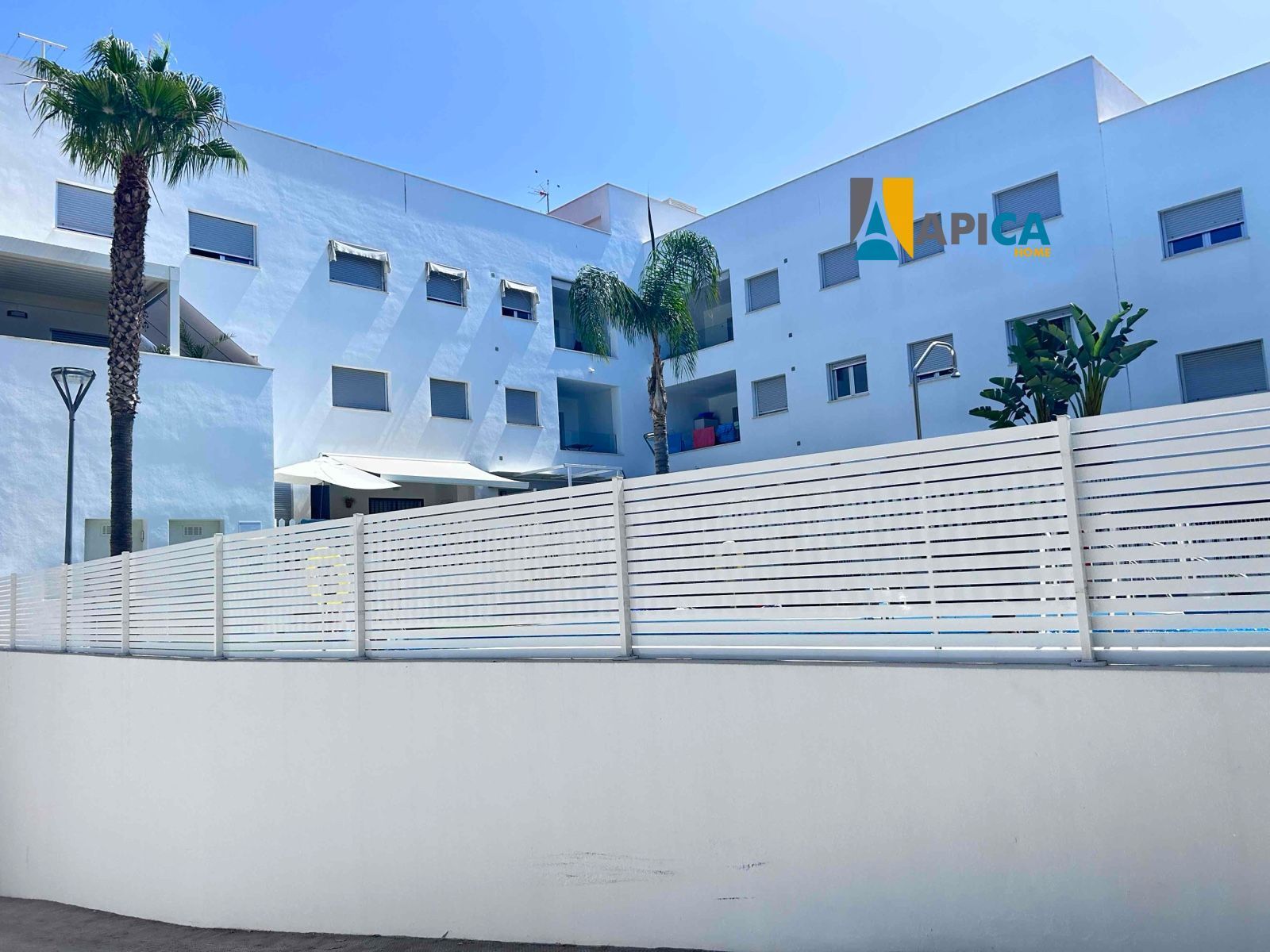Außenansicht von Wohnung zum verkauf in Conil de la Frontera mit Klimaanlage, Heizung und Terrasse