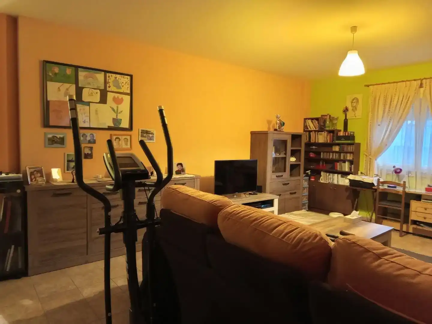 Sala d'estar de Casa o xalet en venda en Culleredo amb Calefacció, Jardí privat i Terrassa