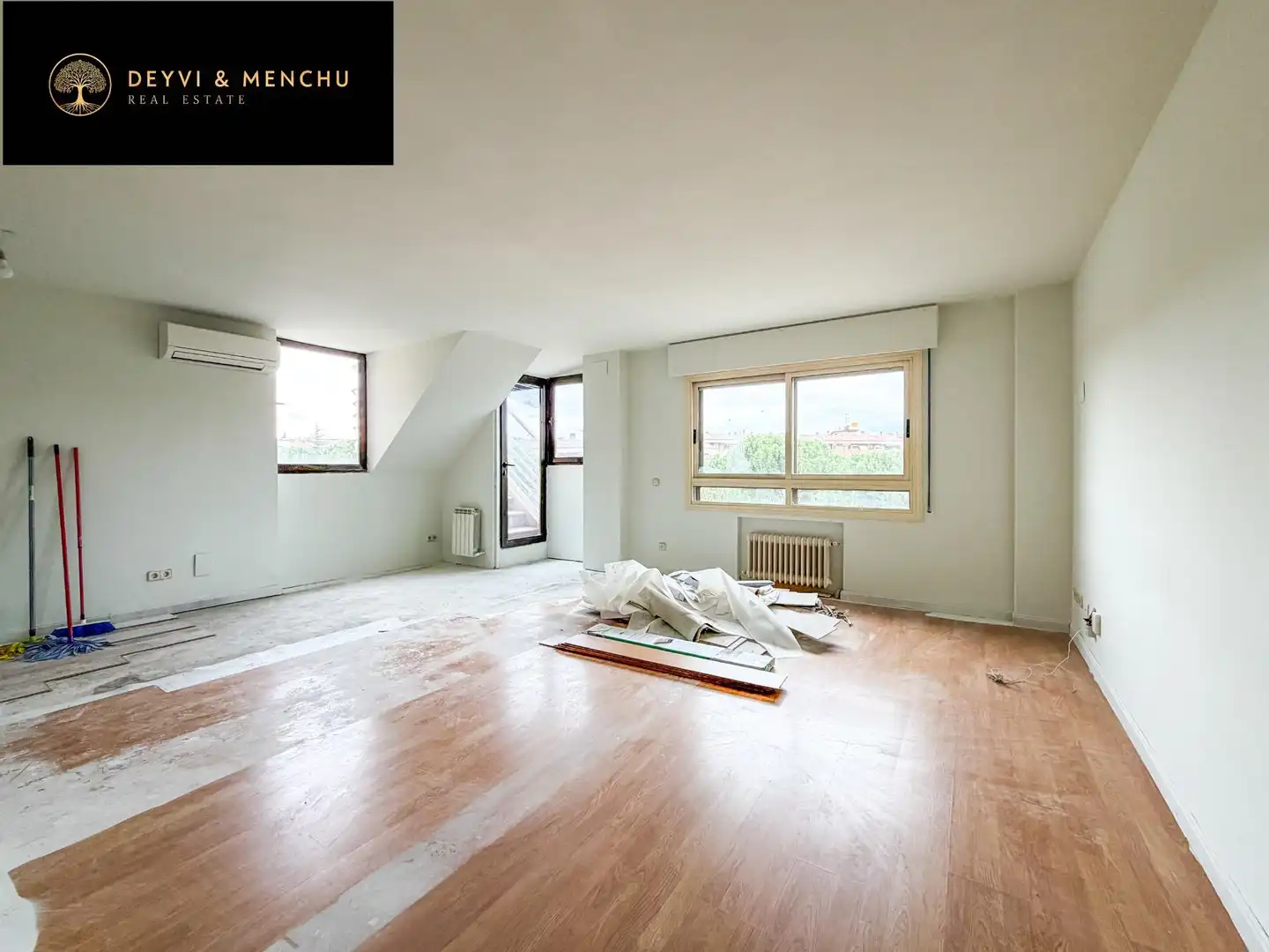 Habitación de Ático de alquiler en Pozuelo de Alarcón con Aire acondicionado, Jardín privado y Parquet