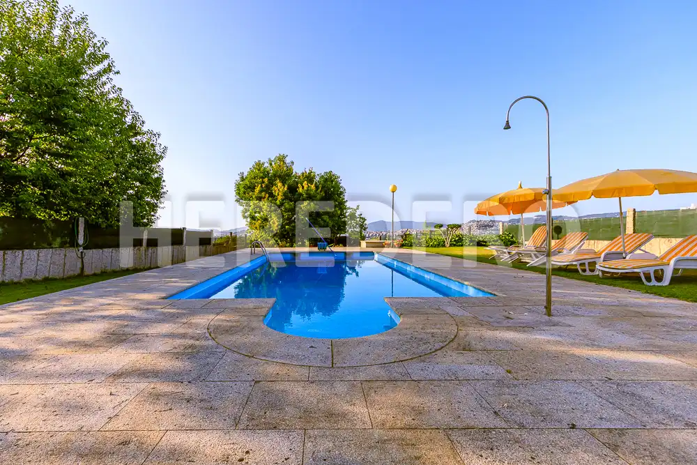 Piscina de Casa o chalet en venta en Vigo  con Calefacción, Jardín privado y Terraza
