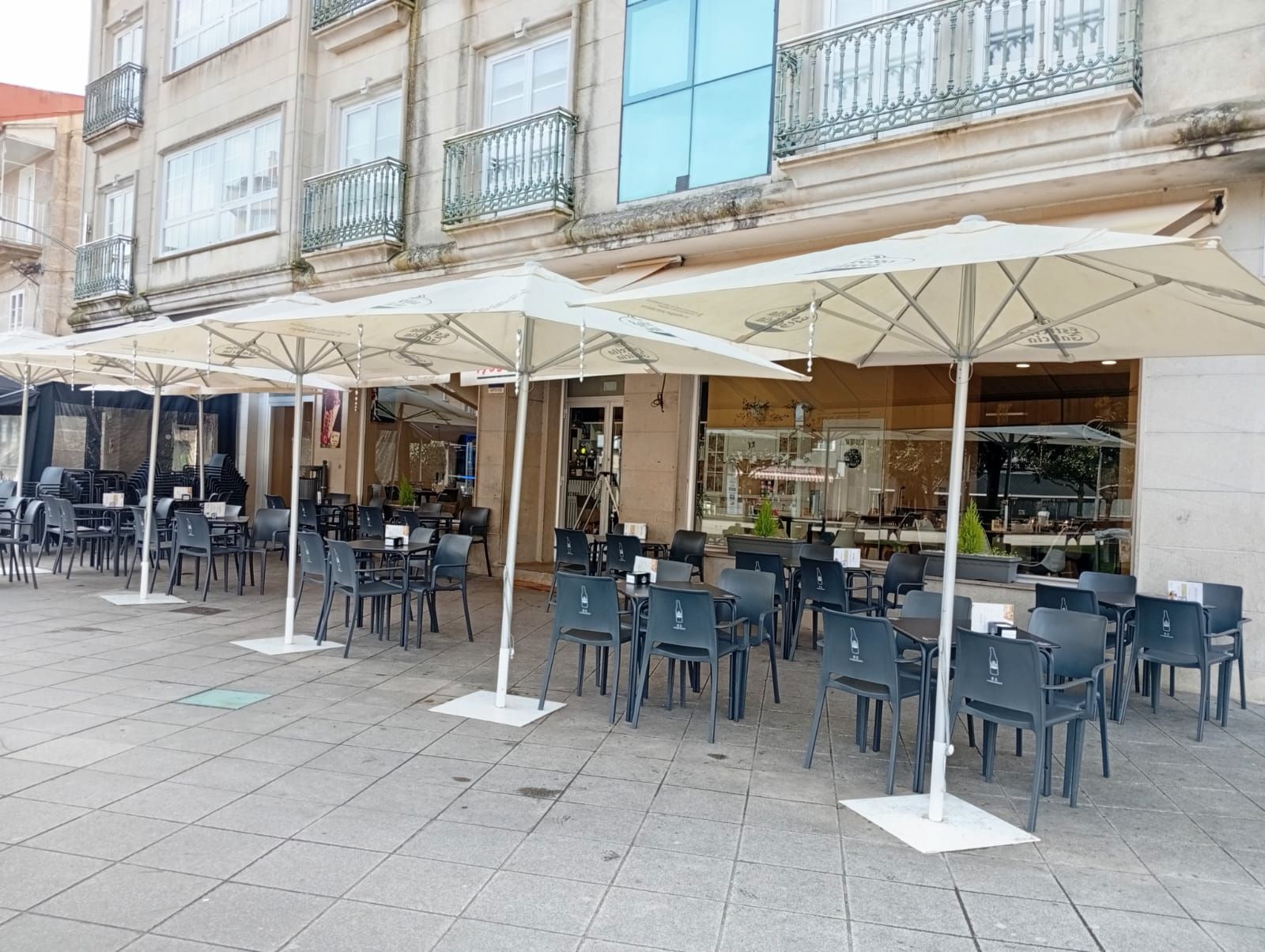 Terrassa de Local en traspas en Ponteareas amb Terrassa i Moblat