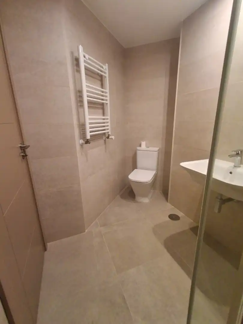 Baño de Piso en venta en Oviedo  con Calefacción y Trastero