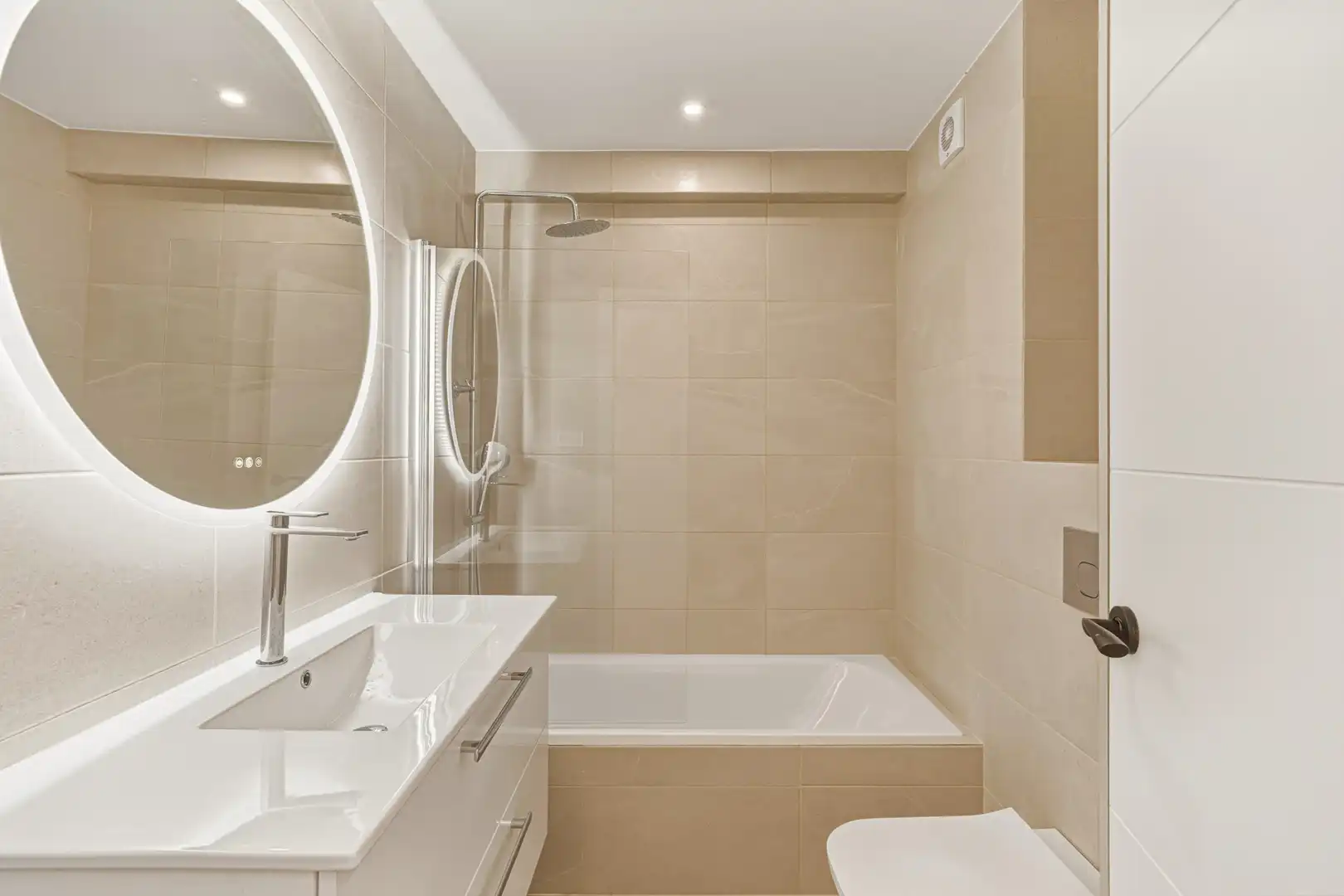 Bathroom of Ground floor for sale in Mijas  with Air Conditioner, Terrace and Swimming Pool