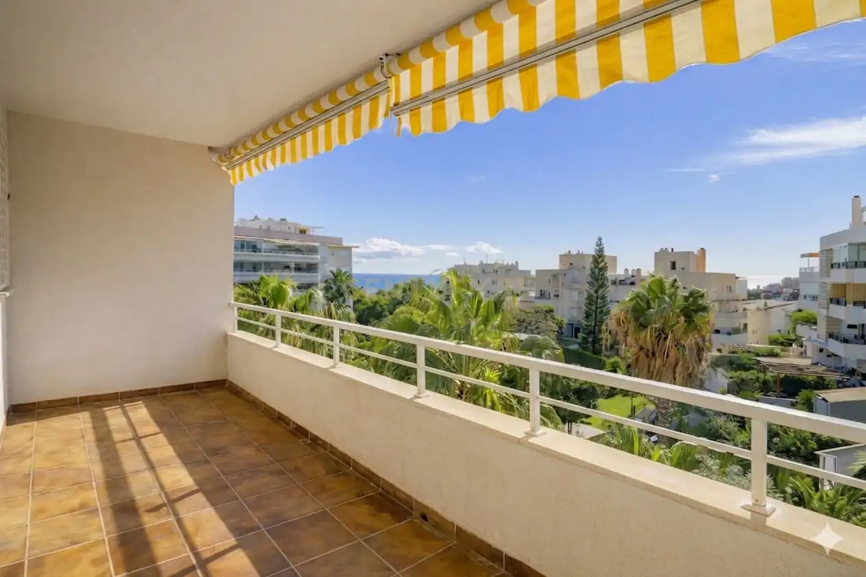 Vista exterior de Pis en venda en Benalmádena amb Forn i Rentadora
