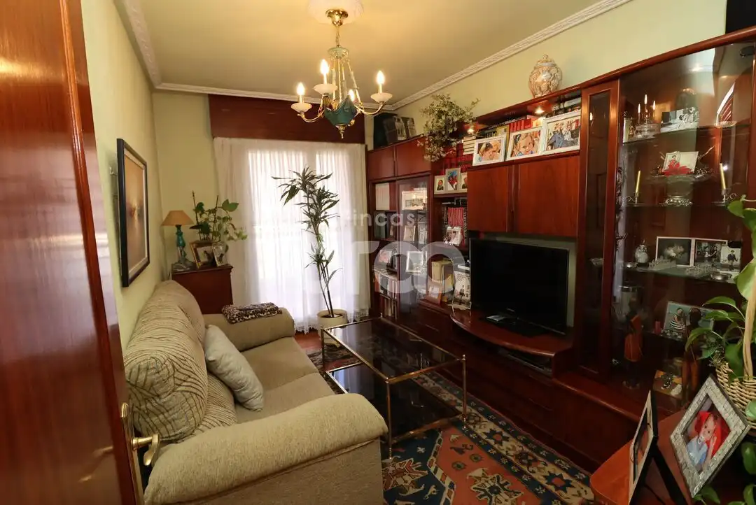 Sala d'estar de Pis en venda en Santurtzi  amb Balcó