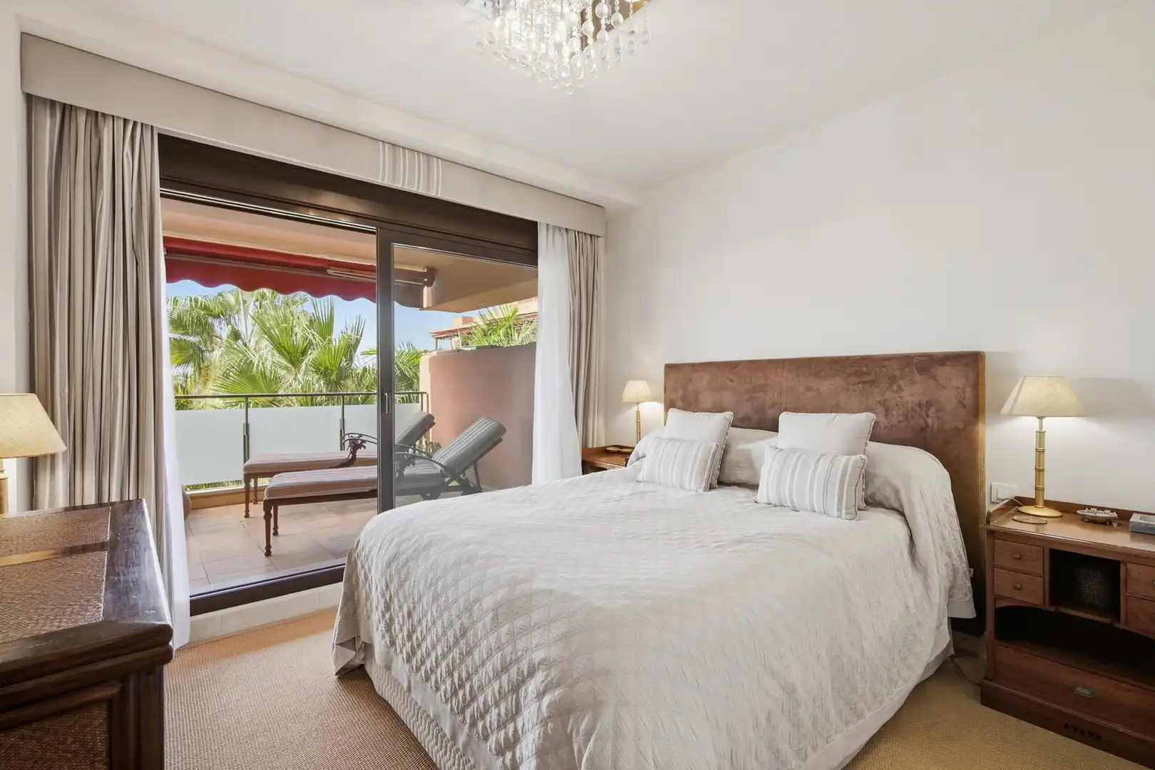 Habitación de Apartamento en venta en Estepona con Aire acondicionado, Terraza y Trastero