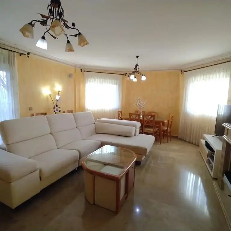 Sala d'estar de Casa o xalet en venda en Orihuela amb Aire condicionat, Jardí privat i Terrassa