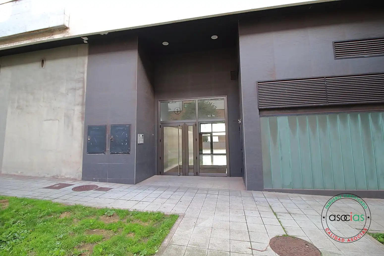 Vista exterior de Pis en venda en Gijón  amb Calefacció i Traster