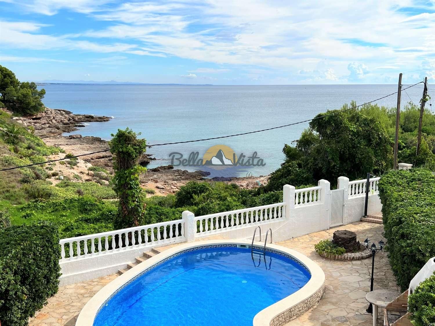 Vista exterior de Casa adosada en venda en L'Ametlla de Mar  amb Aire condicionat, Jardí privat i Terrassa