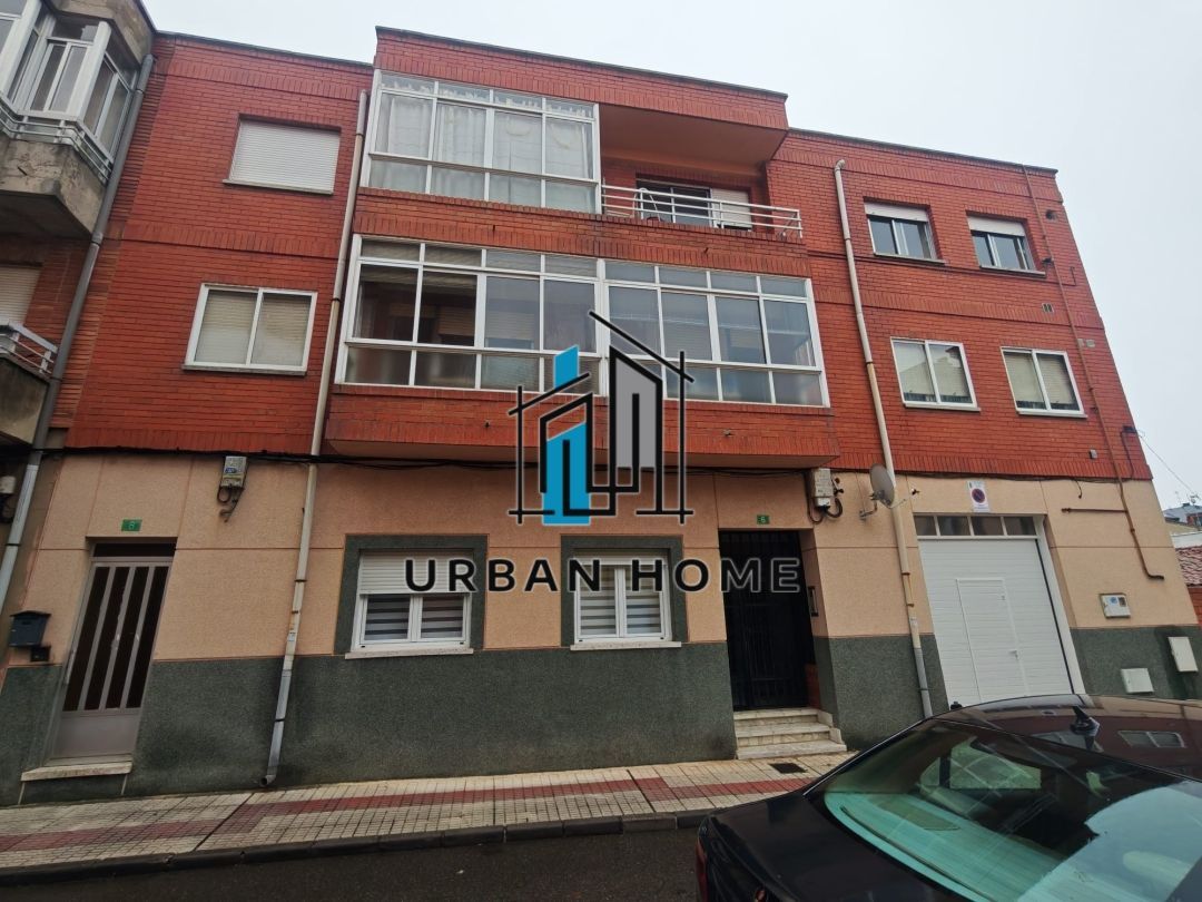 Vista exterior de Piso en venta en Valverde de la Virgen con Calefacción, Terraza y Trastero