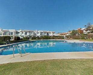 Piscina de Casa adosada en venda en Rincón de la Victoria amb Aire condicionat, Jardí privat i Terrassa