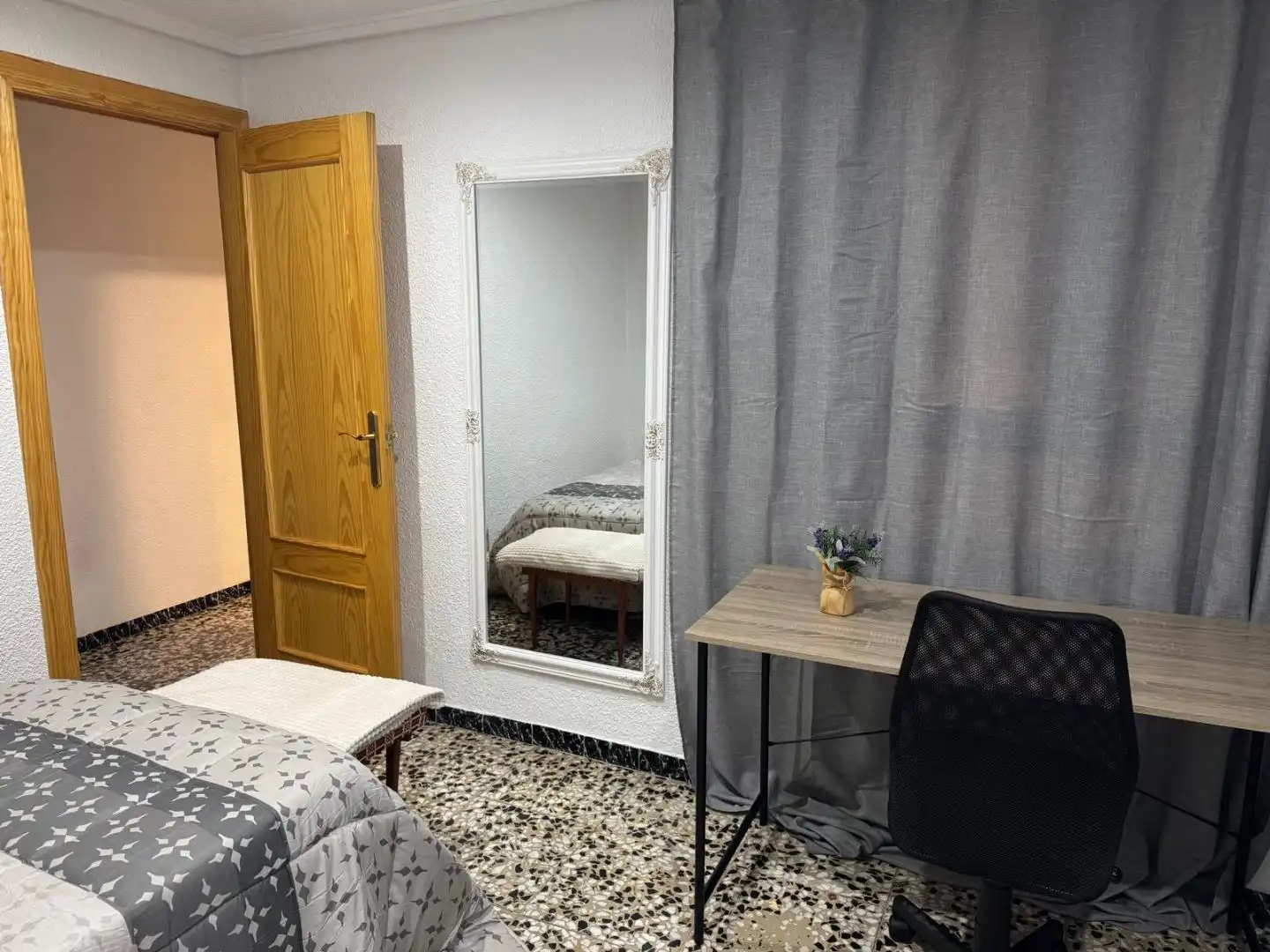 Bedroom of Flat for rent in Elche ciudad