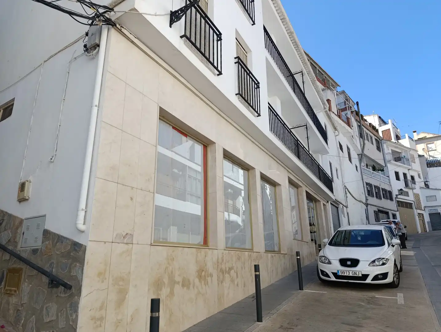 Vista exterior de Edifici en venda en Iznájar