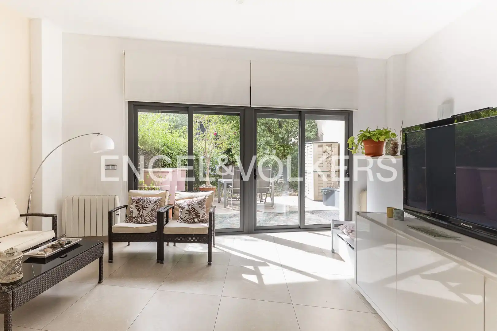 Comedor de Casa adosada en venta en Barcelona con Aire acondicionado, Calefacción y Jardín privado