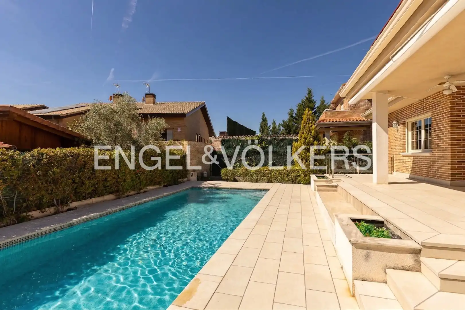 Swimming pool of Houses for sale in Villanueva de la Cañada  with Air Conditioner, Heating and Private garden