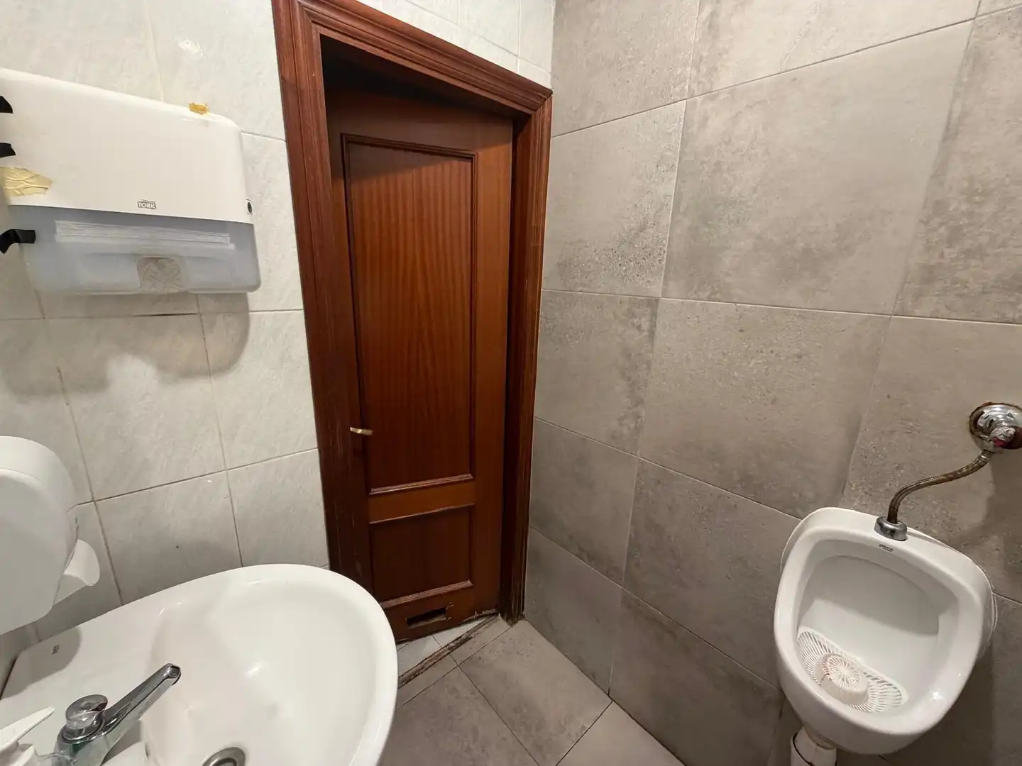 Bany de Local en venda en Oviedo 