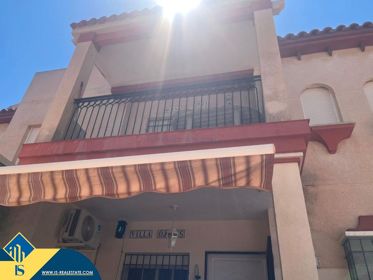 Vista exterior de Casa o chalet en venta en Orihuela con Calefacción, Terraza y Amueblado