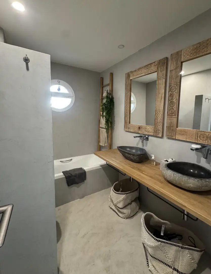Bany de Apartament de lloguer en Marbella amb Aire condicionat, Piscina i Moblat