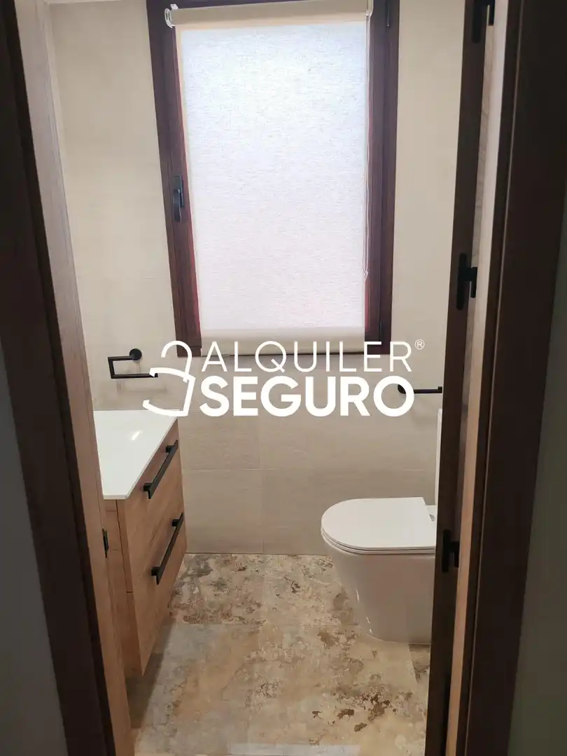 Baño de Casa o chalet de alquiler en Jun con Aire acondicionado, Terraza y Piscina