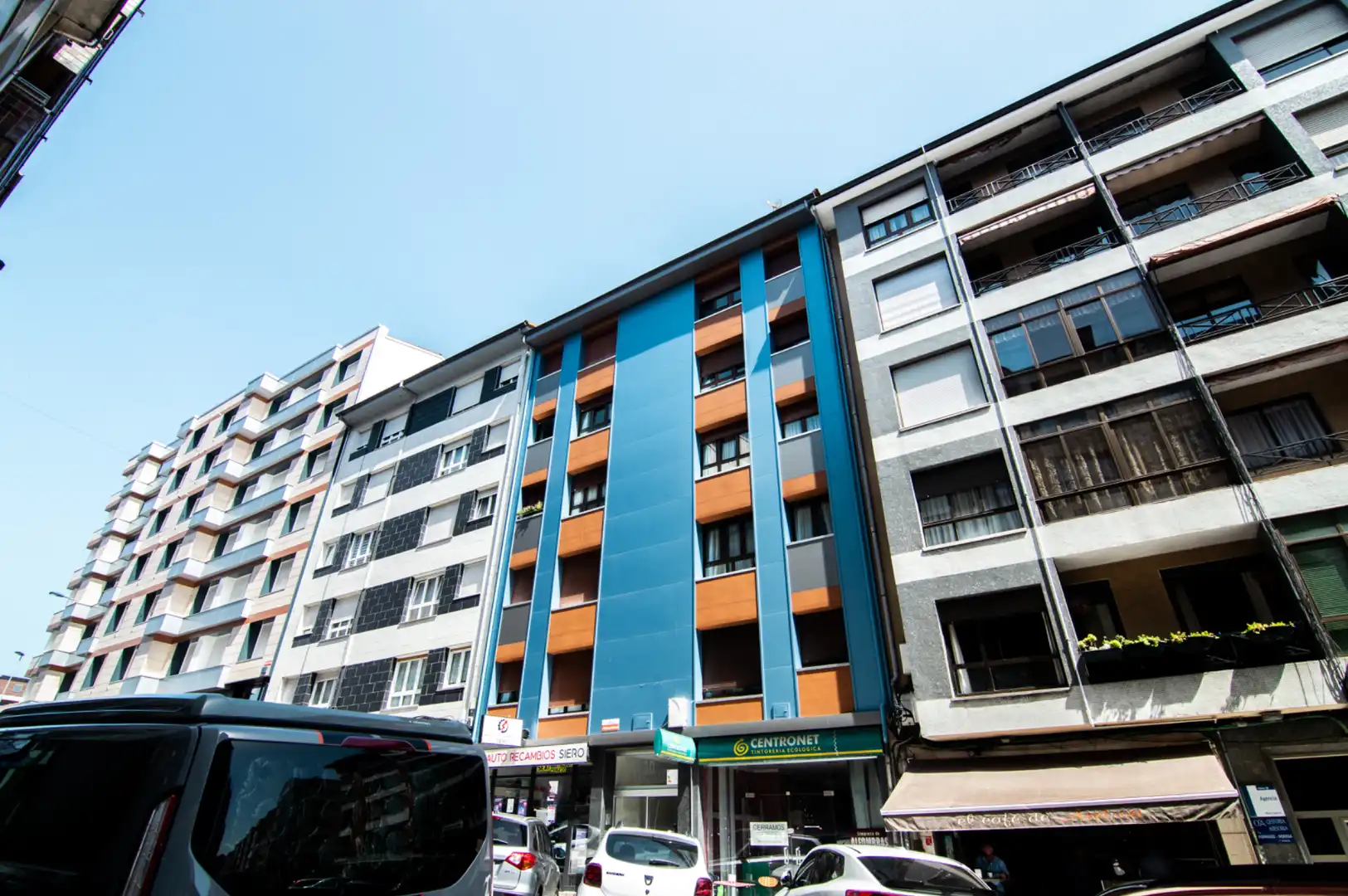 Außenansicht von Wohnung zum Verkauf in Siero mit Heizung, Parkett und Abstellraum