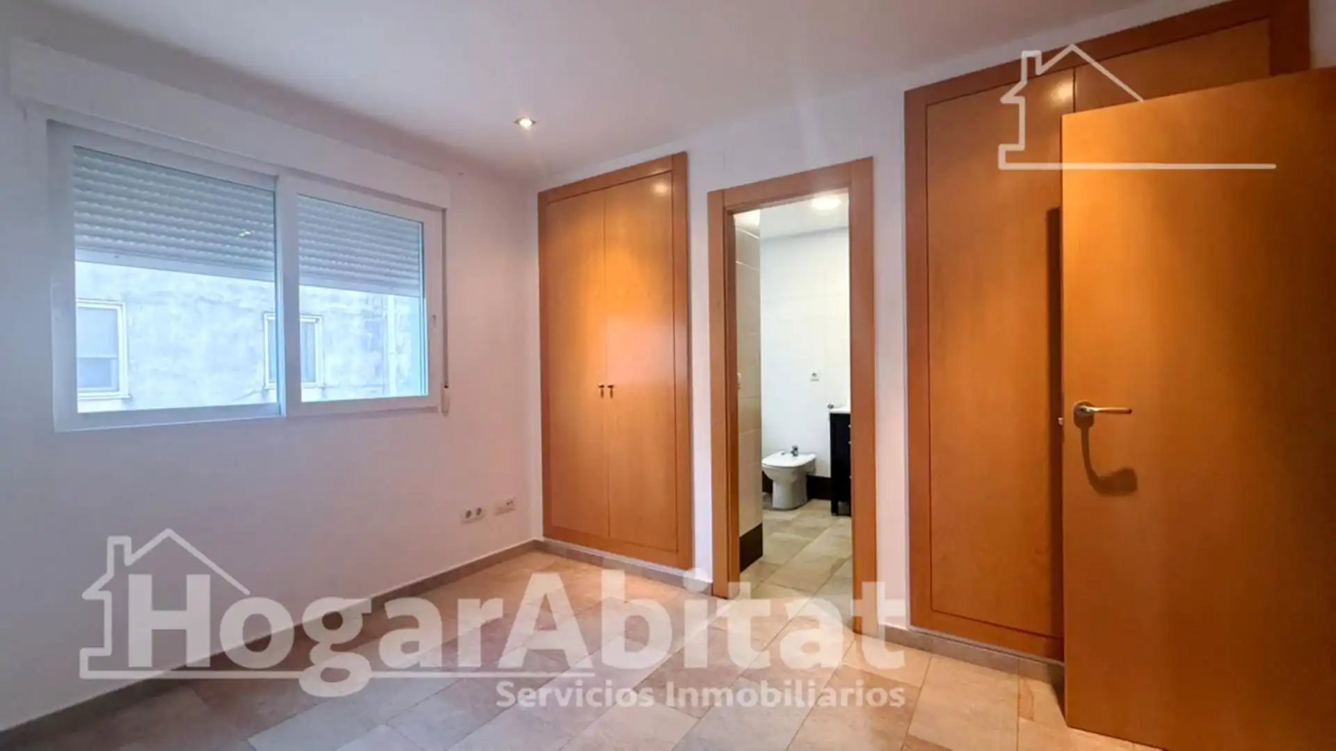 Adossat amb terrassa en venda a Calle les Germanías, imagen 25