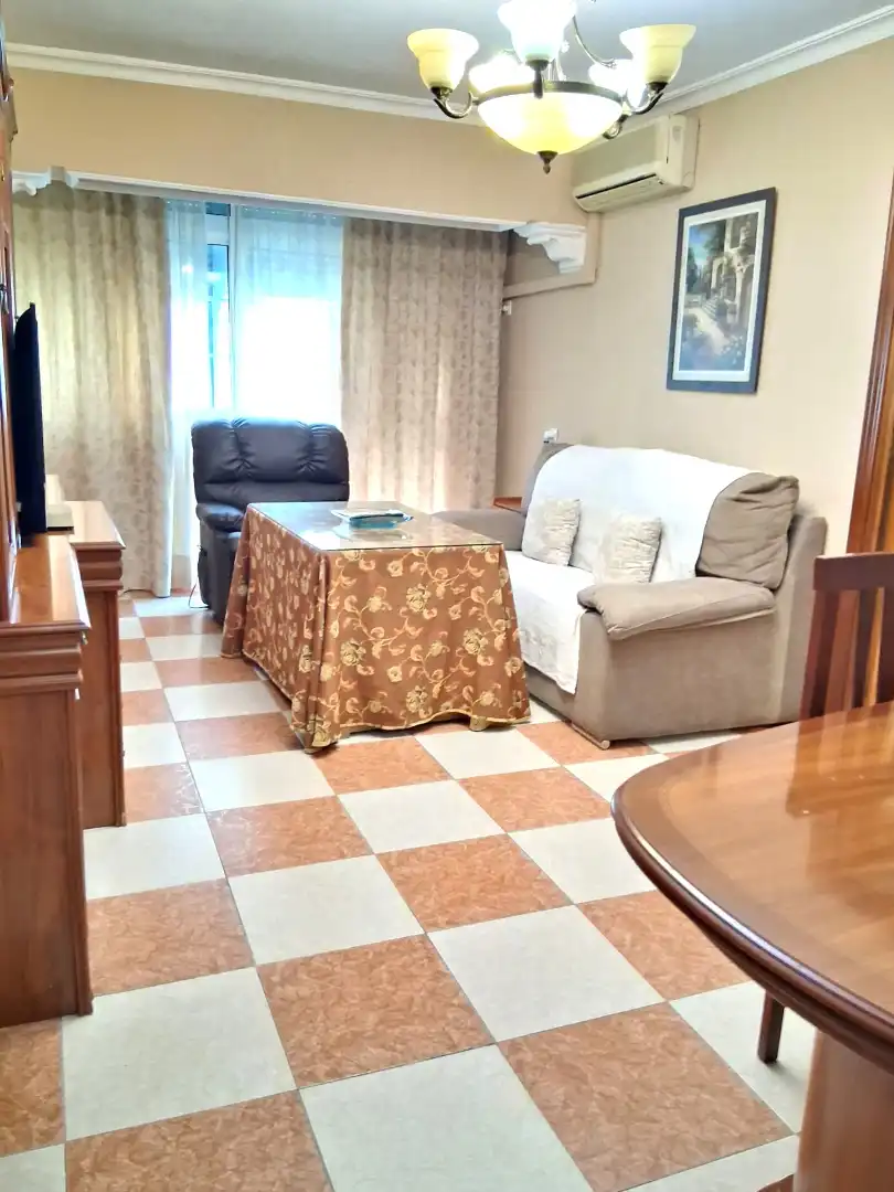 Living room of Flat for rent in Sevilla  with Air Conditioner, Furnished and Oven