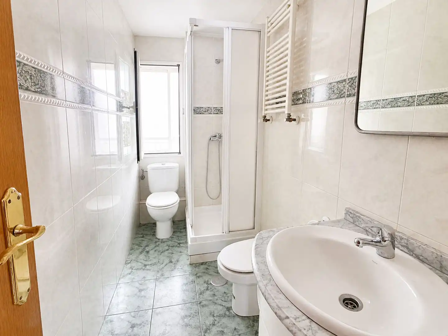 Baño de Piso en venta en Madrid con Calefacción, Parquet y Terraza