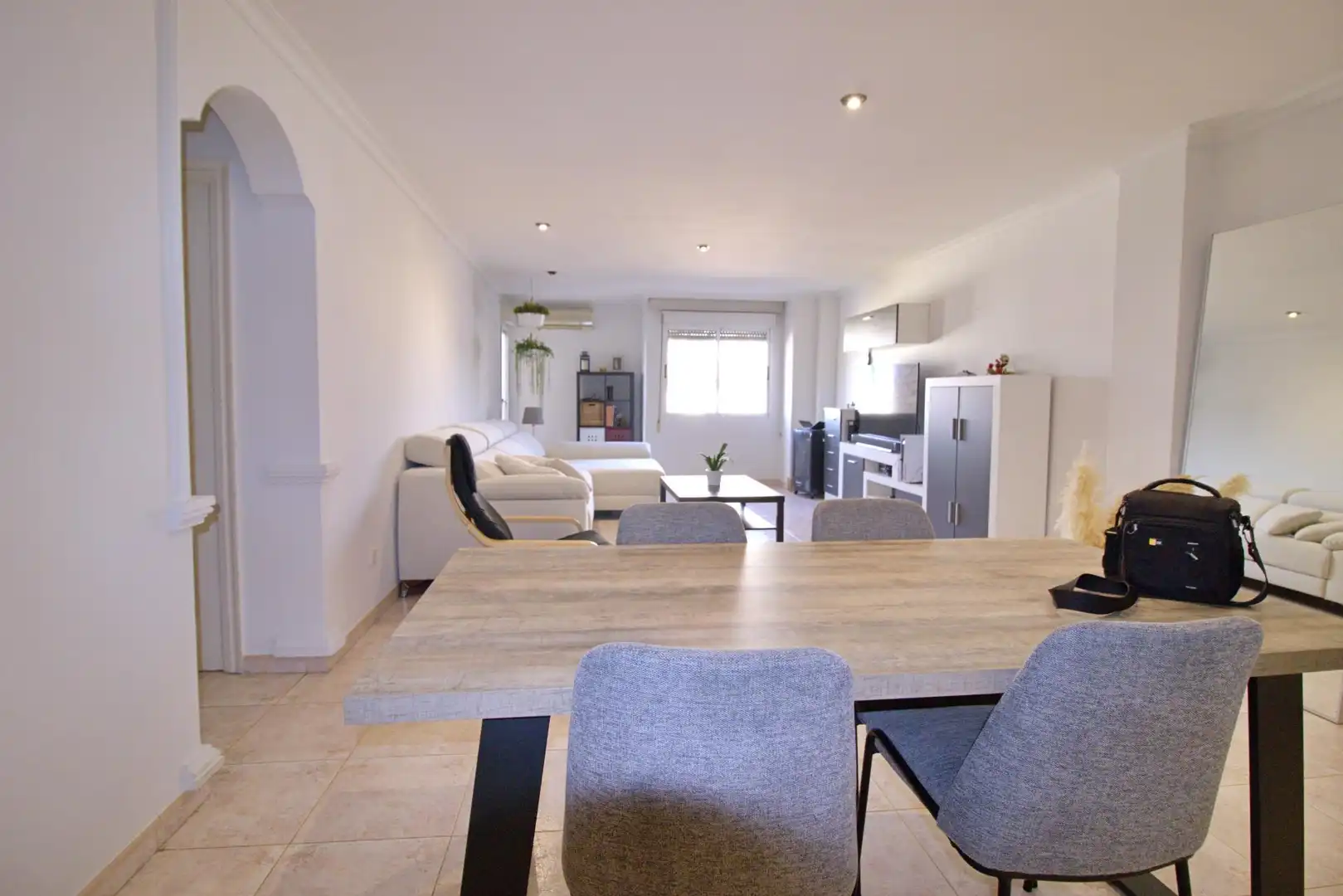 Esszimmer von Dachboden zur Miete in Elche / Elx mit Balkon