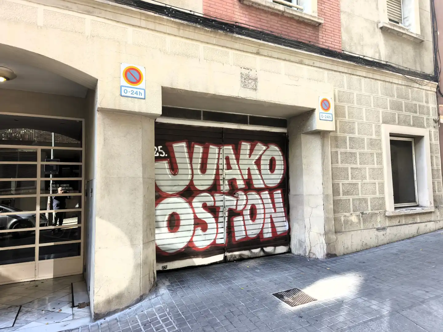 Außenansicht von Garage zum Verkauf in Barcelona