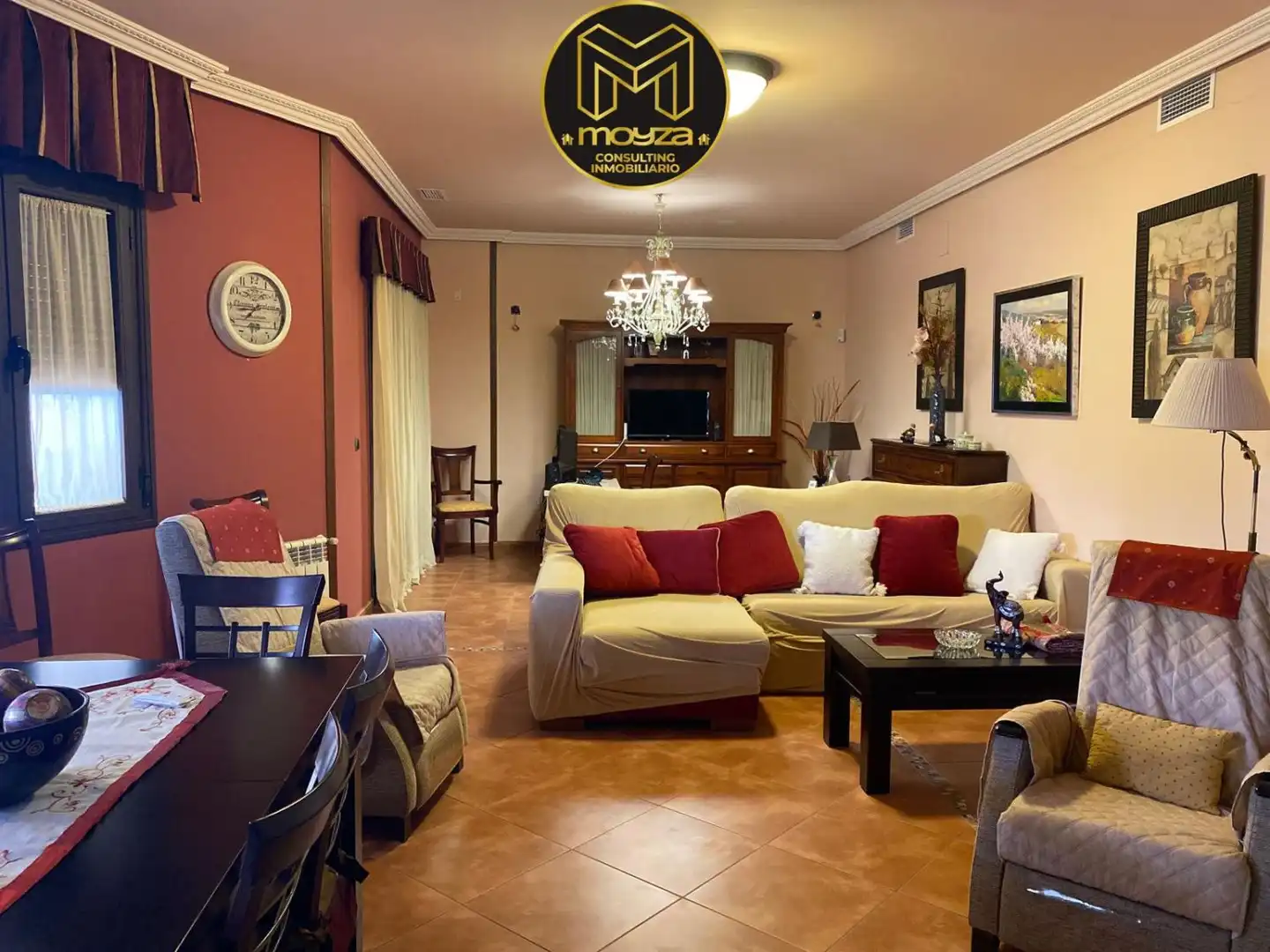 Sala d'estar de Casa o xalet en venda en Linares amb Aire condicionat, Calefacció i Terrassa
