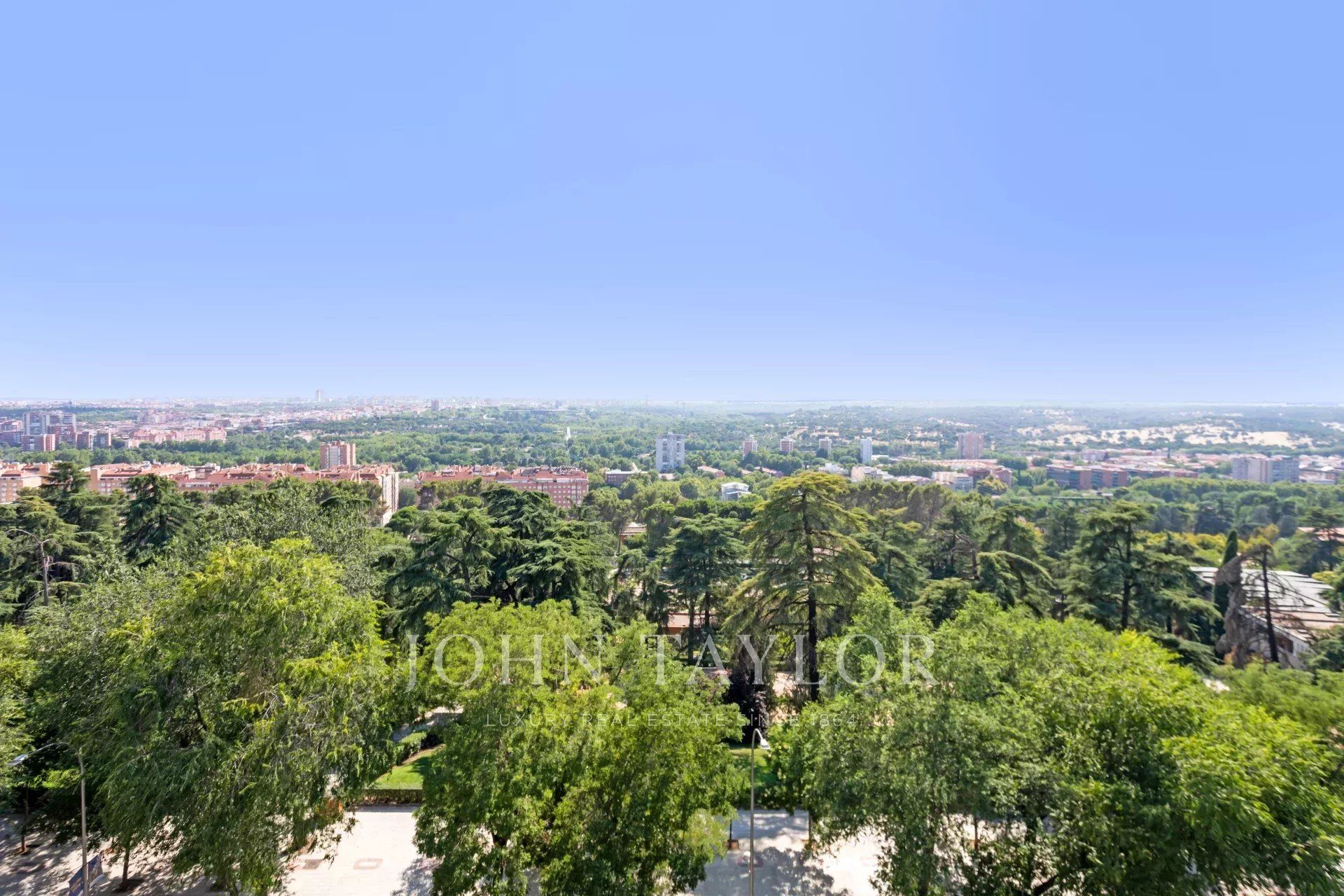 Jardí de Pis en venda en  Madrid Capital amb Aire condicionat, Calefacció i Terrassa