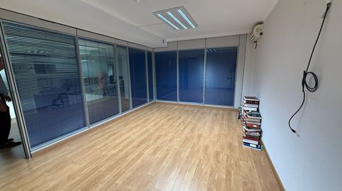 En el corazón del vibrante centro de Logroño, presentamos una exclusiva oportunidad de adquirir una amplia oficina que destaca por, imatge 4