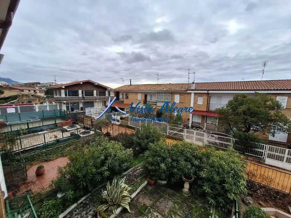 Vista exterior de Casa adosada en venta en Labastida / Bastida con Jardín privado, Terraza y Trastero