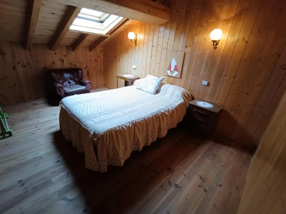 Schlafzimmer von Einfamilien-Reihenhaus zum Verkauf in Peñamellera Alta mit Heizung, Privatgarten und Terrasse