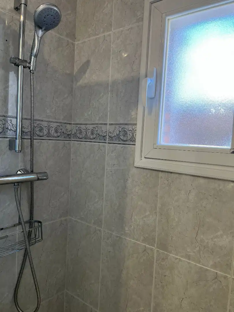 Bany de Pis de lloguer en Madrid amb Aire condicionat, Calefacció i Microones