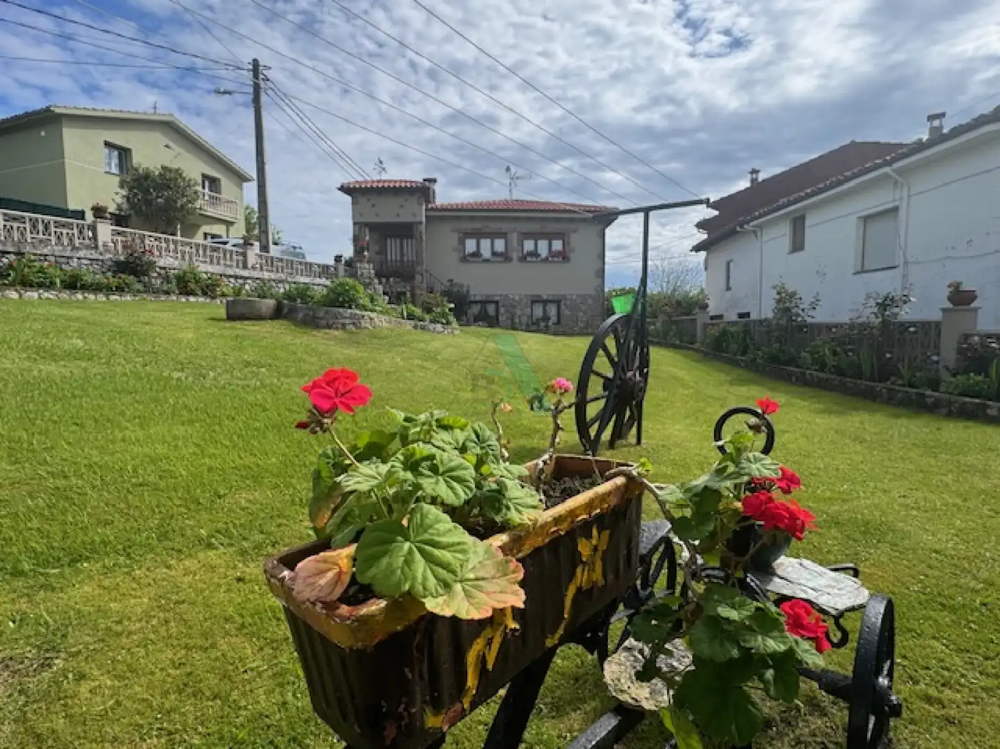 Vista exterior de Casa o xalet en venda en Llanes amb Jardí privat