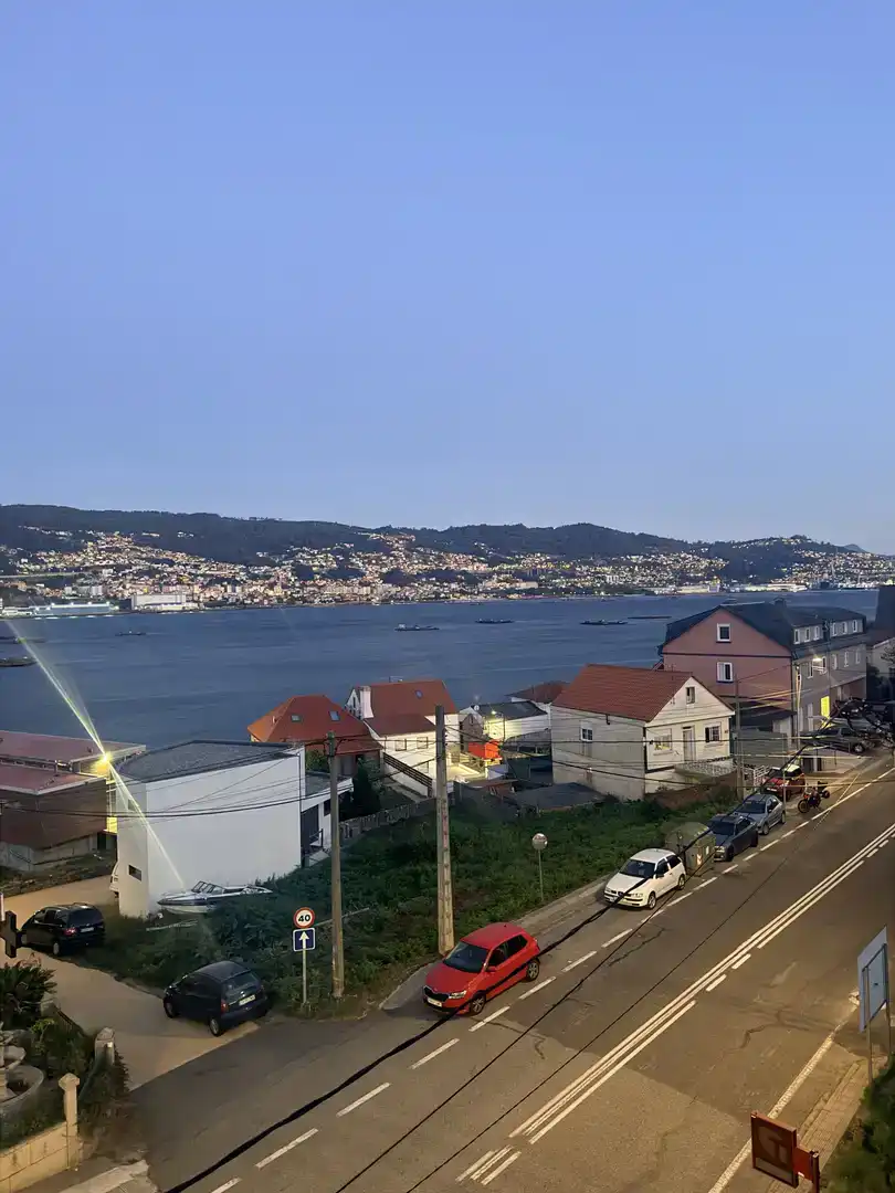 Vista exterior de Àtic en venda en Moaña amb Parquet, Traster i Moblat