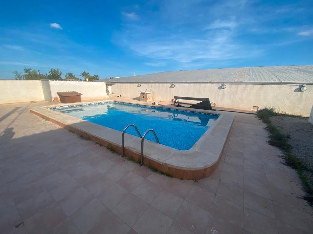 Piscina de Finca rústica en venda en San Pedro del Pinatar amb Jardí privat i Piscina