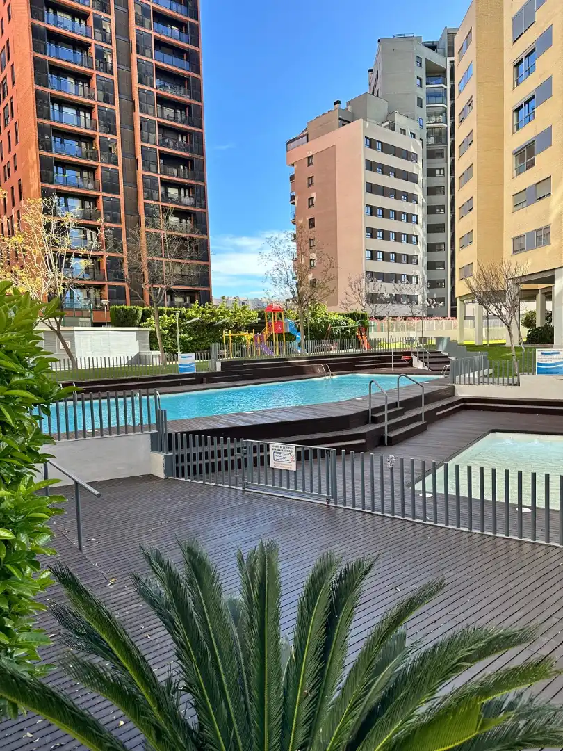 Pis amb piscina en venda a Avinguda del Mestre Rodrigo 38