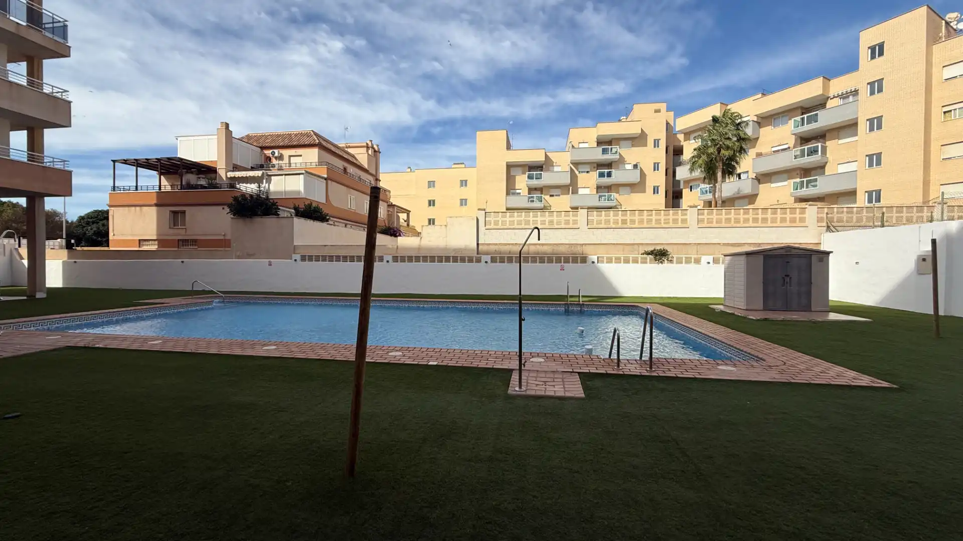 Piscina de Piso en venta en Roquetas de Mar con Terraza, Amueblado y Piscina comunitaria