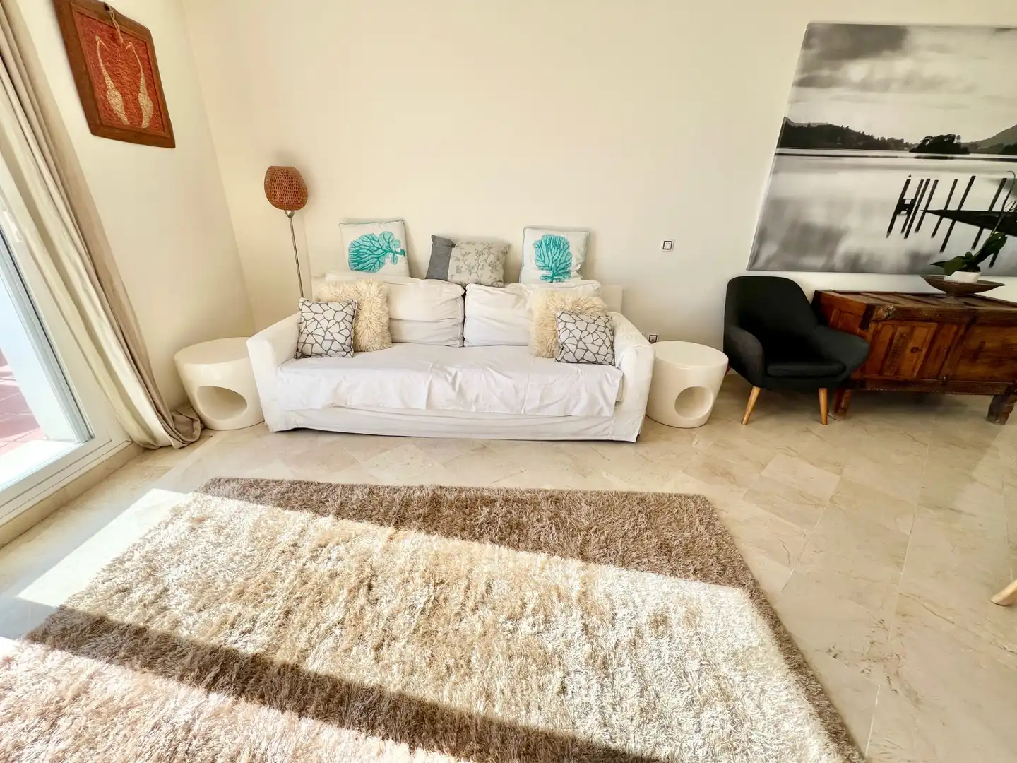 Wohnzimmer von Wohnungen zur Miete in Marbella mit Klimaanlage, Terrasse und Schwimmbad