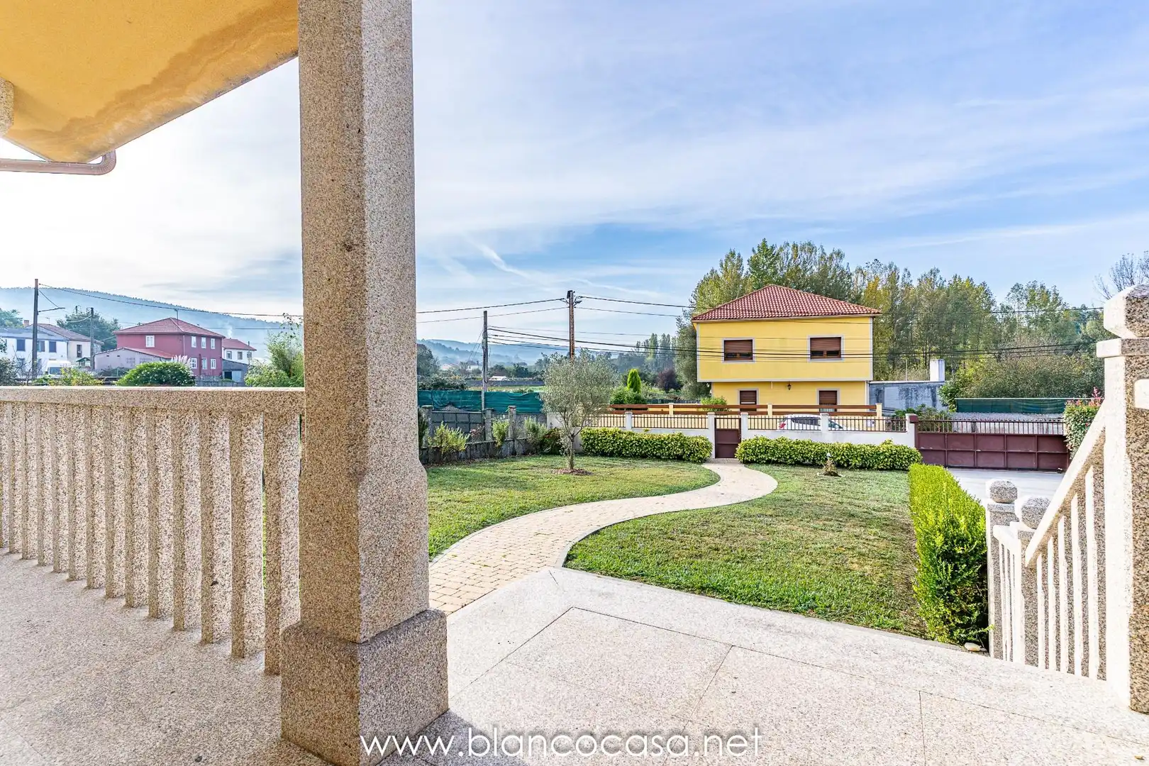 Vista exterior de Casa o chalet en venta en Carballo con Calefacción, Trastero y Amueblado