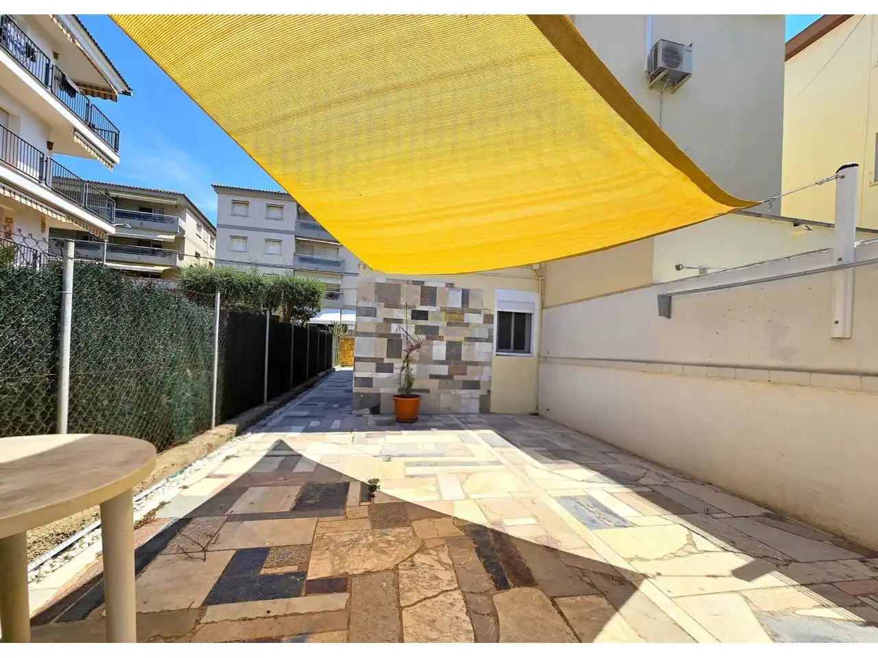 Terraza de Piso de alquiler en Cubelles con Aire acondicionado y Amueblado