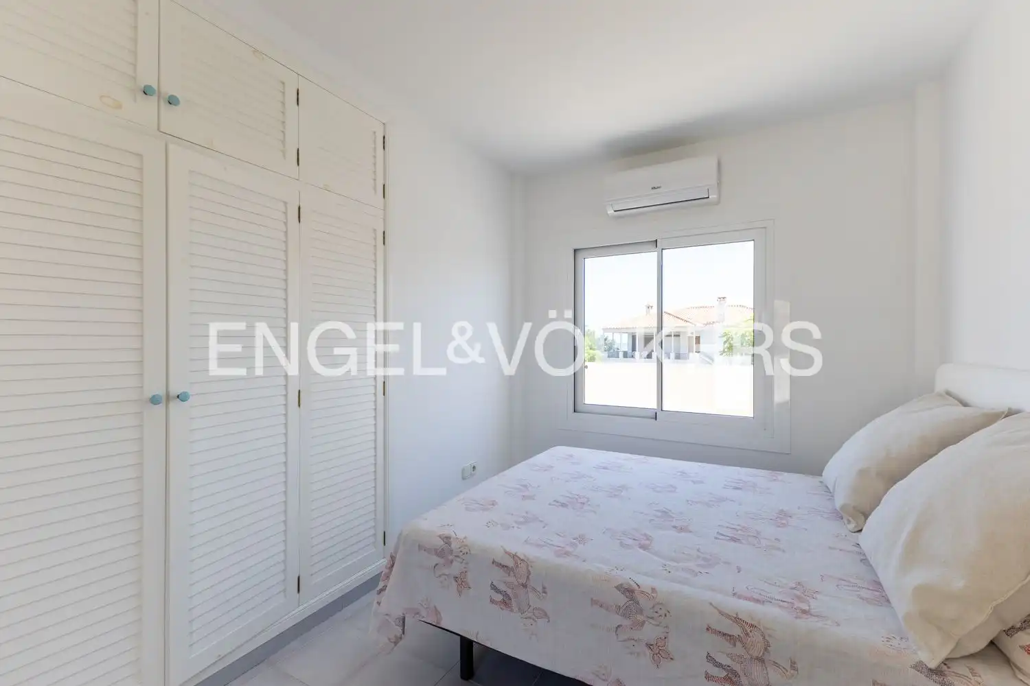 Bedroom of Houses for rent in Valencia  with Air Conditioner, Heating and Private garden