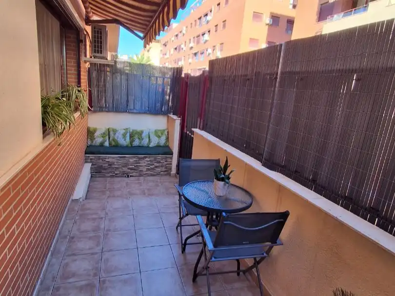 Adossat amb piscina en venda a Carrer América 49, imagen 3