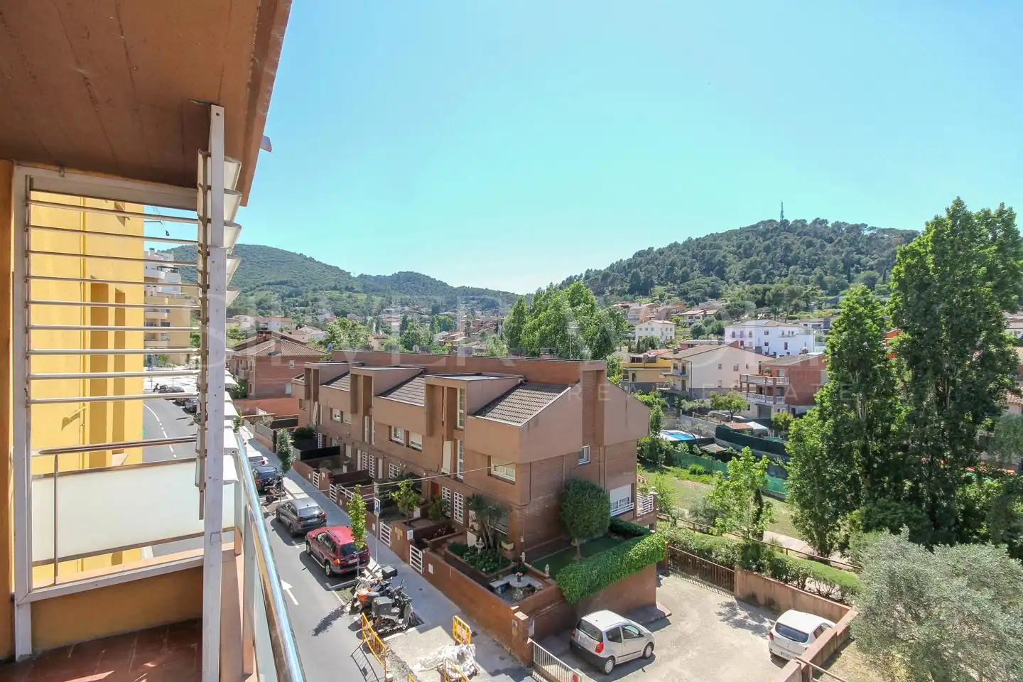 Vista exterior de Pis en venda en Montornès del Vallès amb Balcó i Alarma
