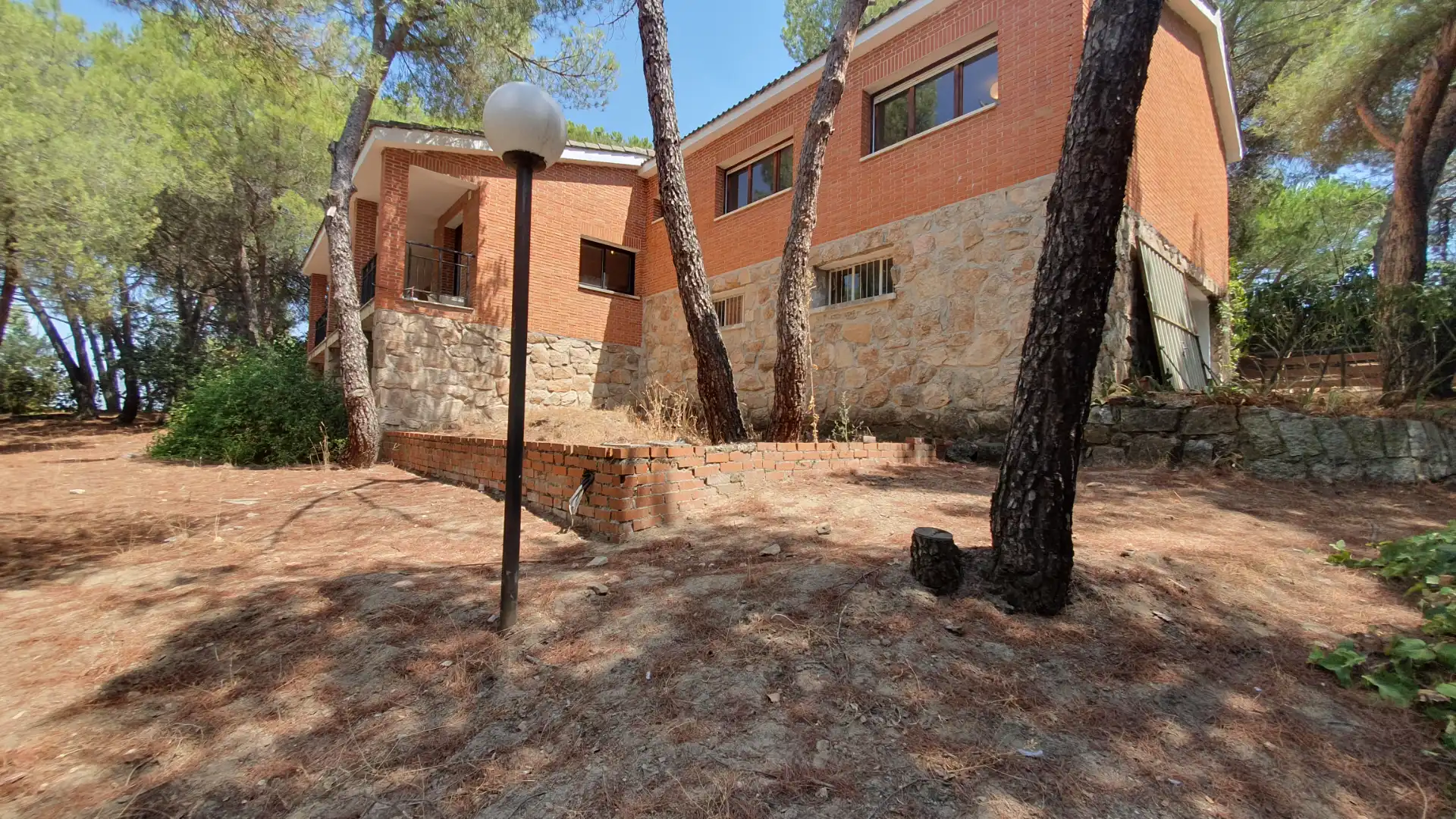 Vista exterior de Casa o xalet de lloguer en Valdemorillo amb Calefacció, Jardí privat i Terrassa