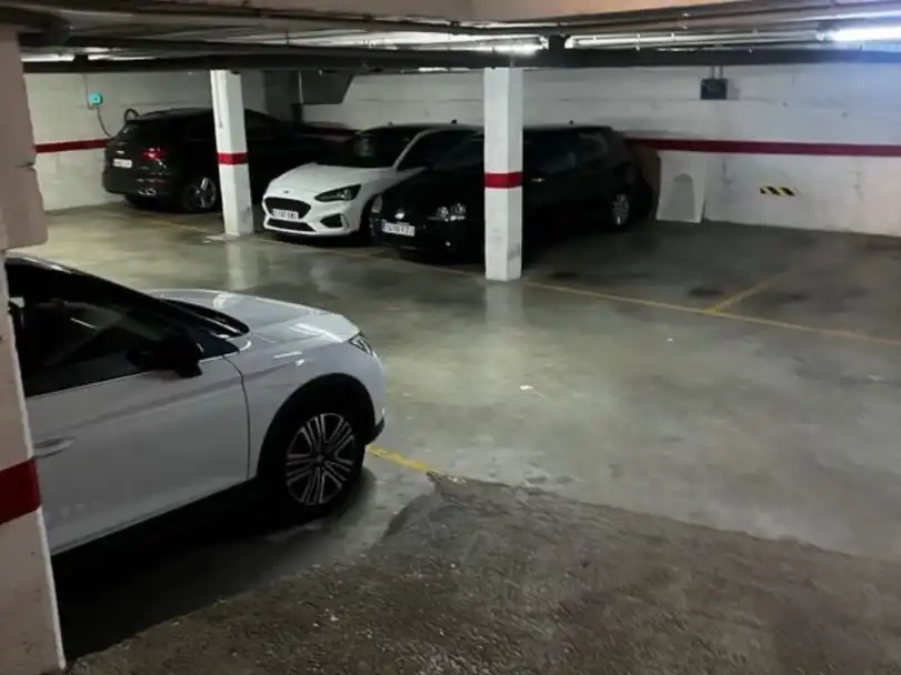Parkplatz von Garage zur Miete in Pallejà
