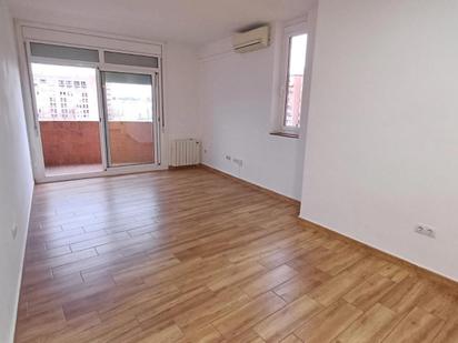 Living room of Flat for sale in Sabadell  with Air Conditioner, Heating and Parquet flooring