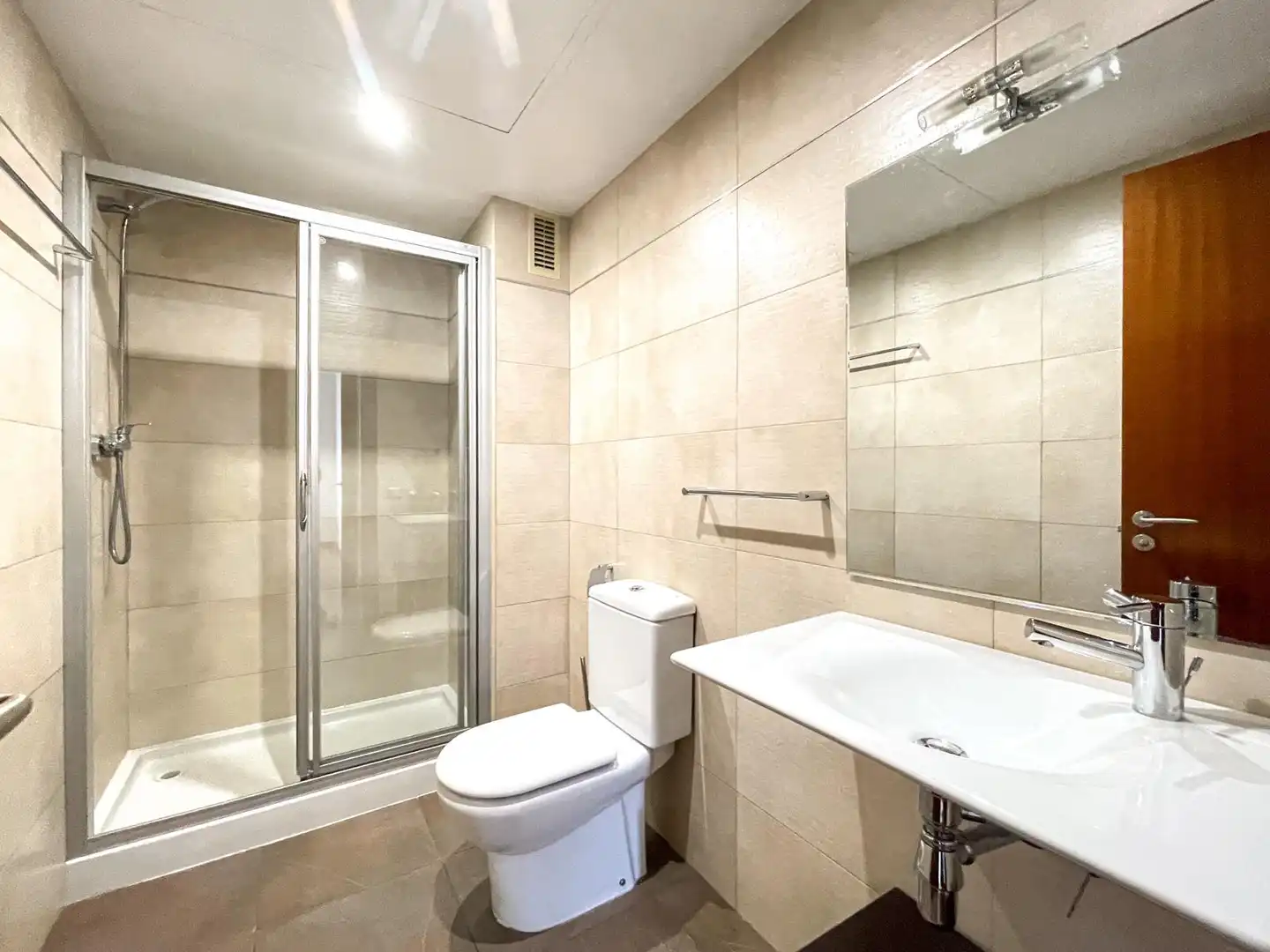 Bathroom of Flat for rent in Santa Perpètua de Mogoda  with Air Conditioner, Heating and Balcony